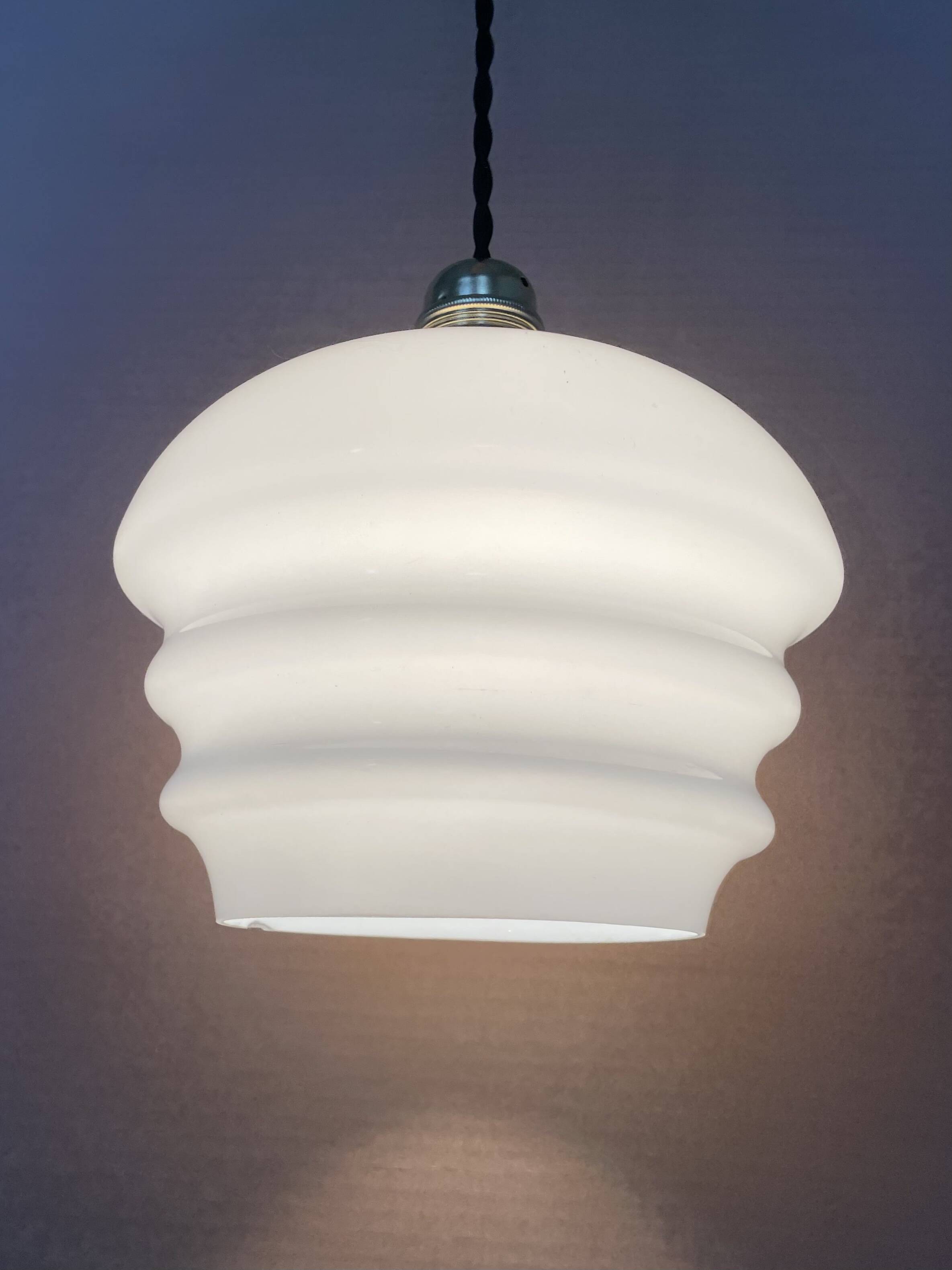 Old opaline suspension