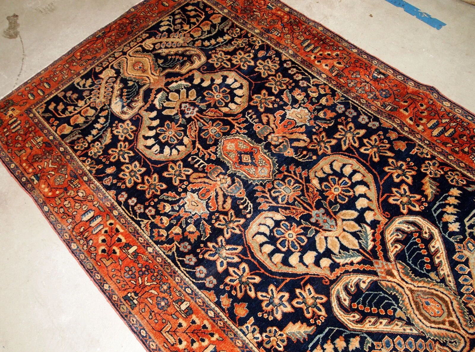 Handmade antique Persian Sarouk rug 4.1' x 6.7' (125cm x 204cm) 1920s - 1B782