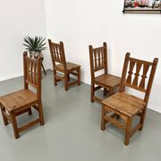 Série de 4 chaises en pin, années 70