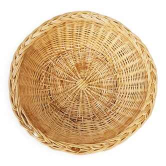 Round wicker basket