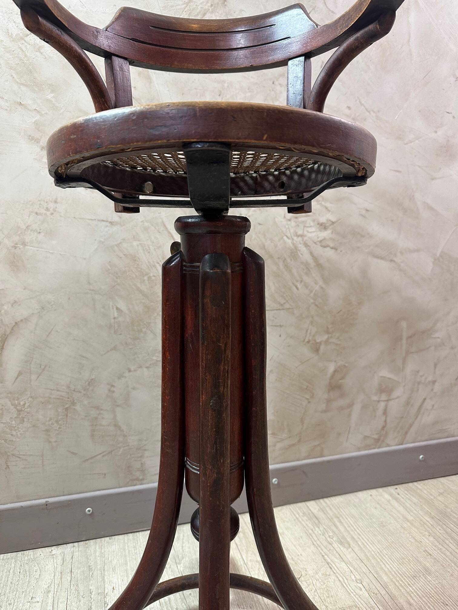 Tabouret de coiffeur pour enfant