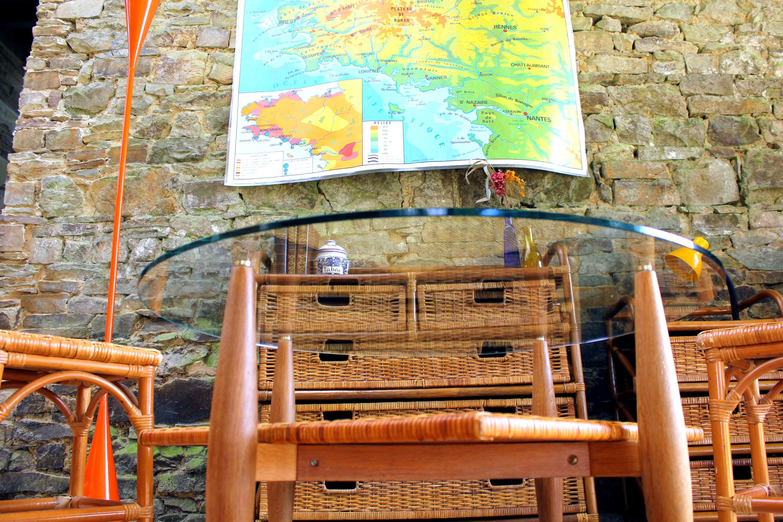 Vintage coffee table in woven wicker and rattan glass from the 60s/70s
