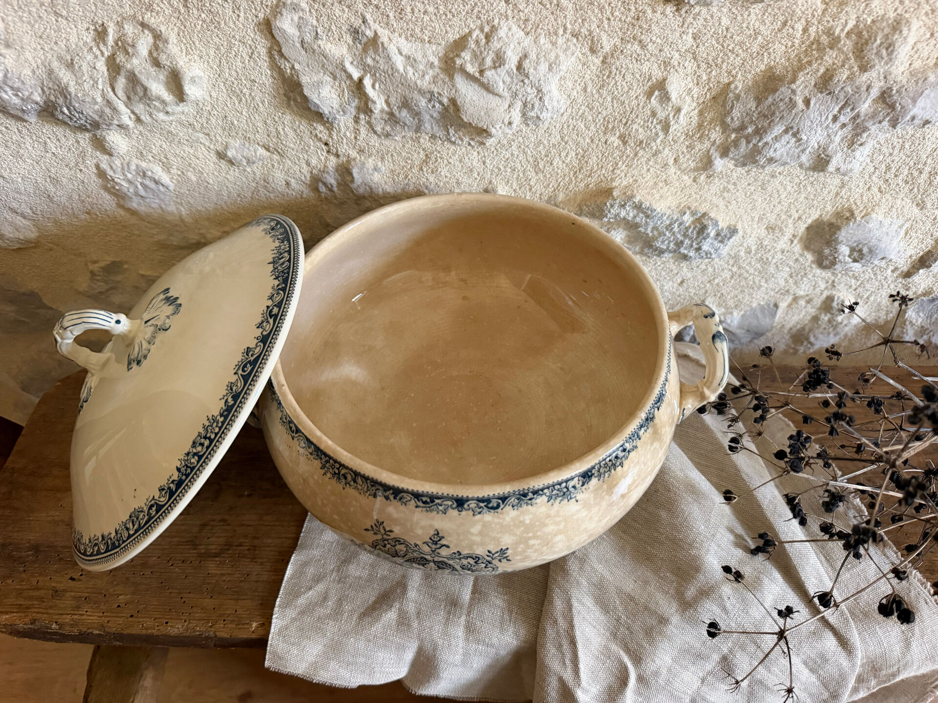 Fruit bowl in Creil and Montereau ironstone, Guirlande model.