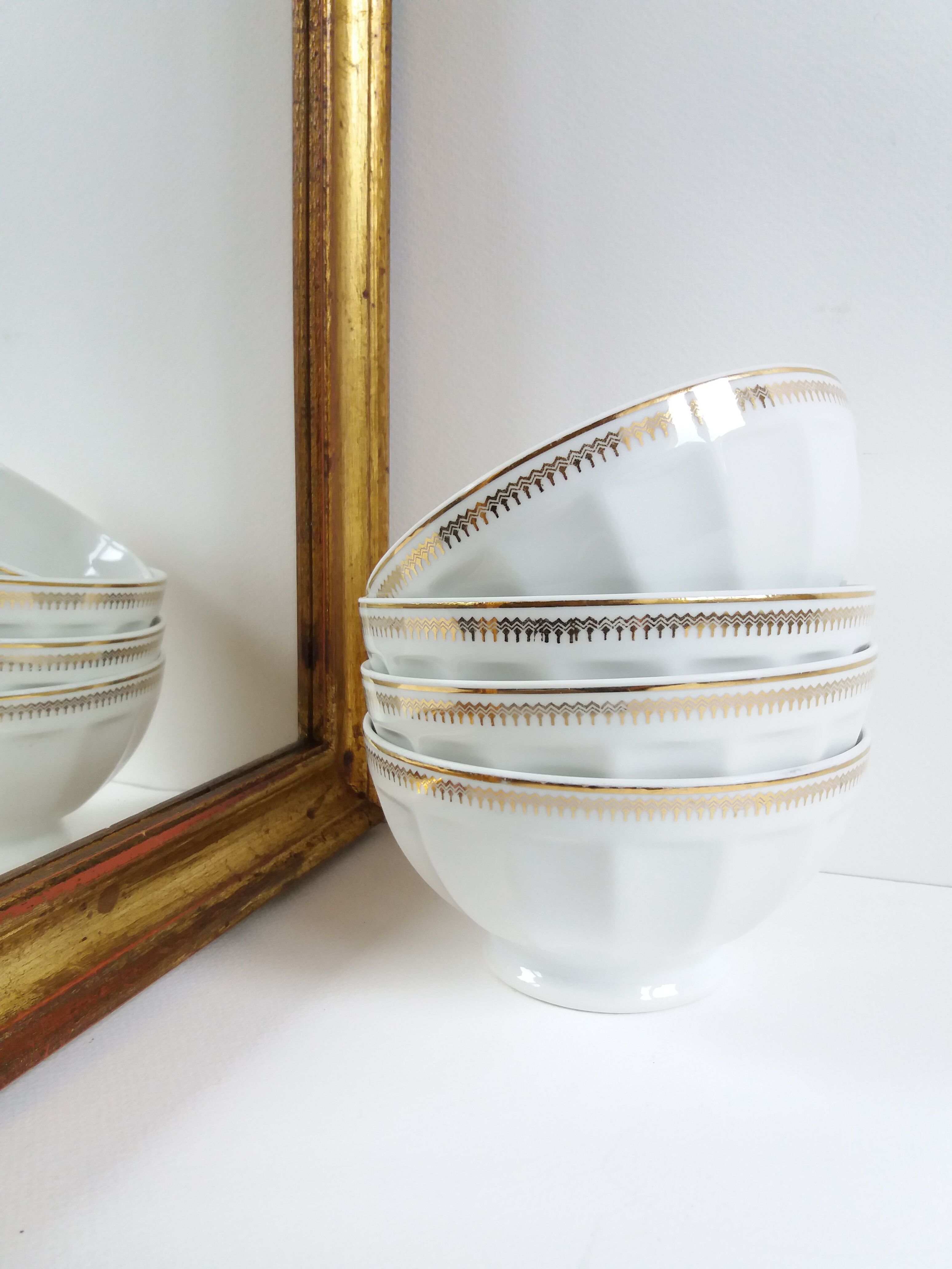 Set 4 old white and gold bowls