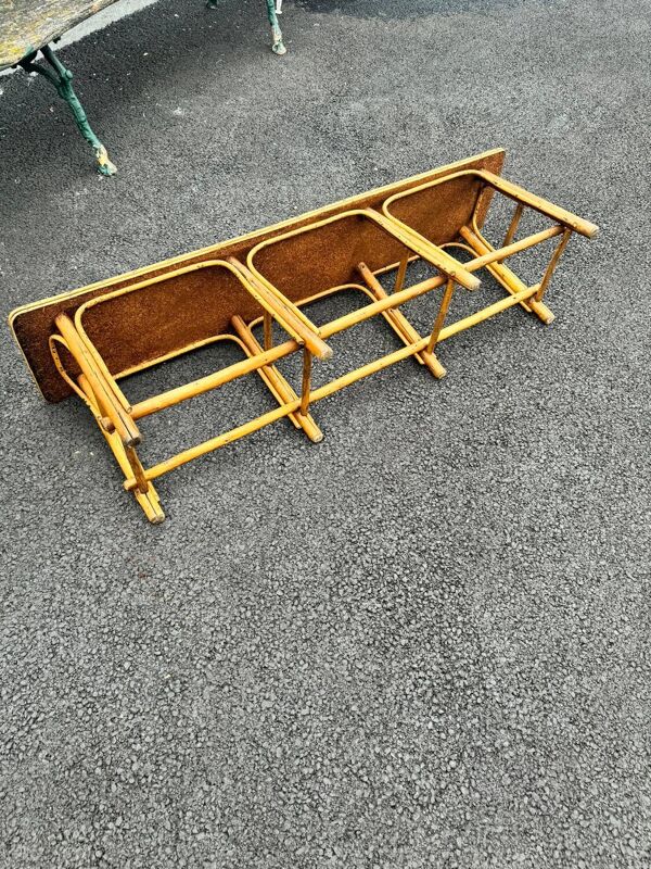 Ensemble vintage années 50 : grande table- piètement tripode et bancs en châtaignier tressé