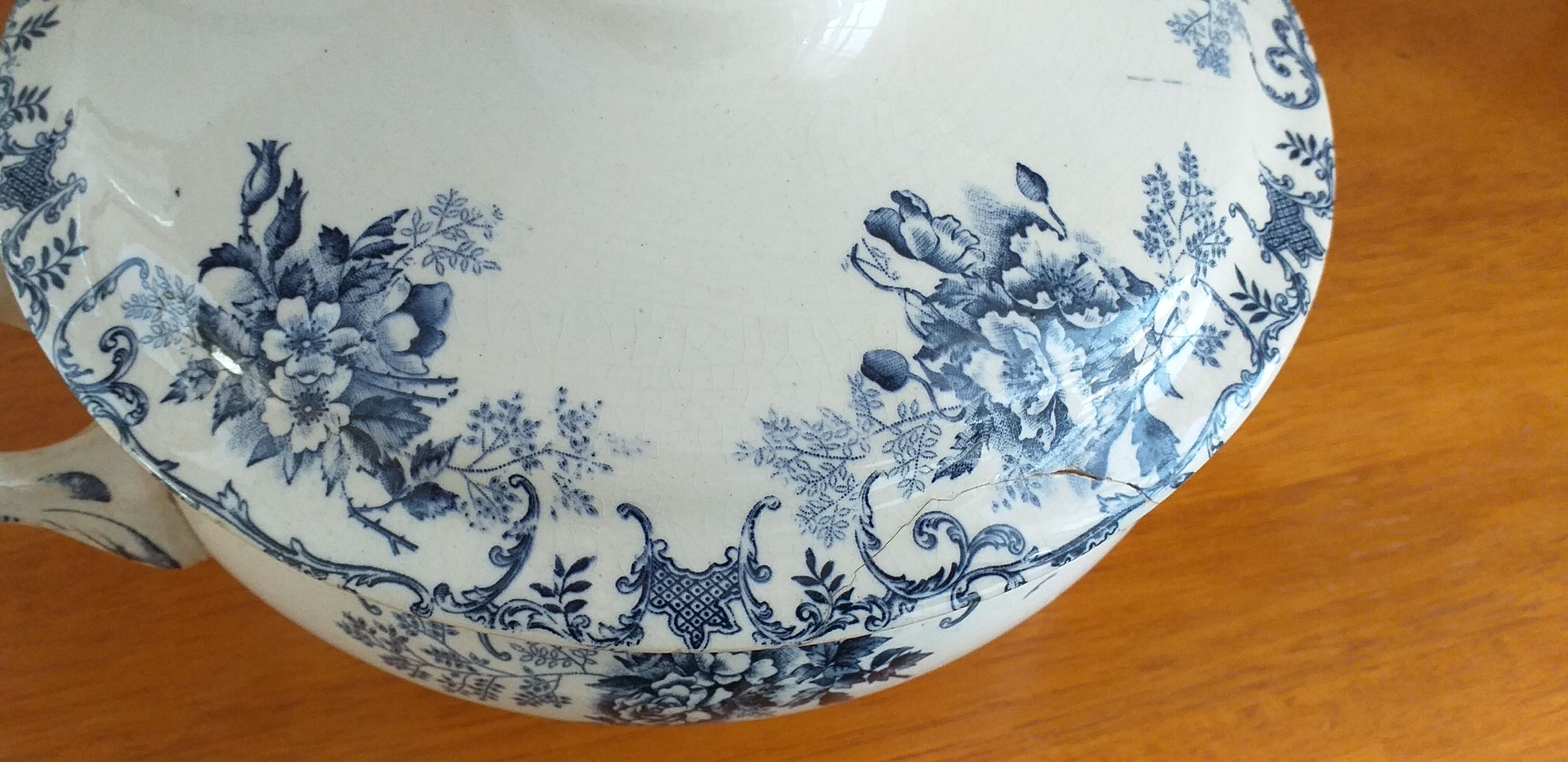 Porcelain soup pot iron earth H. Boulenger model Floréal