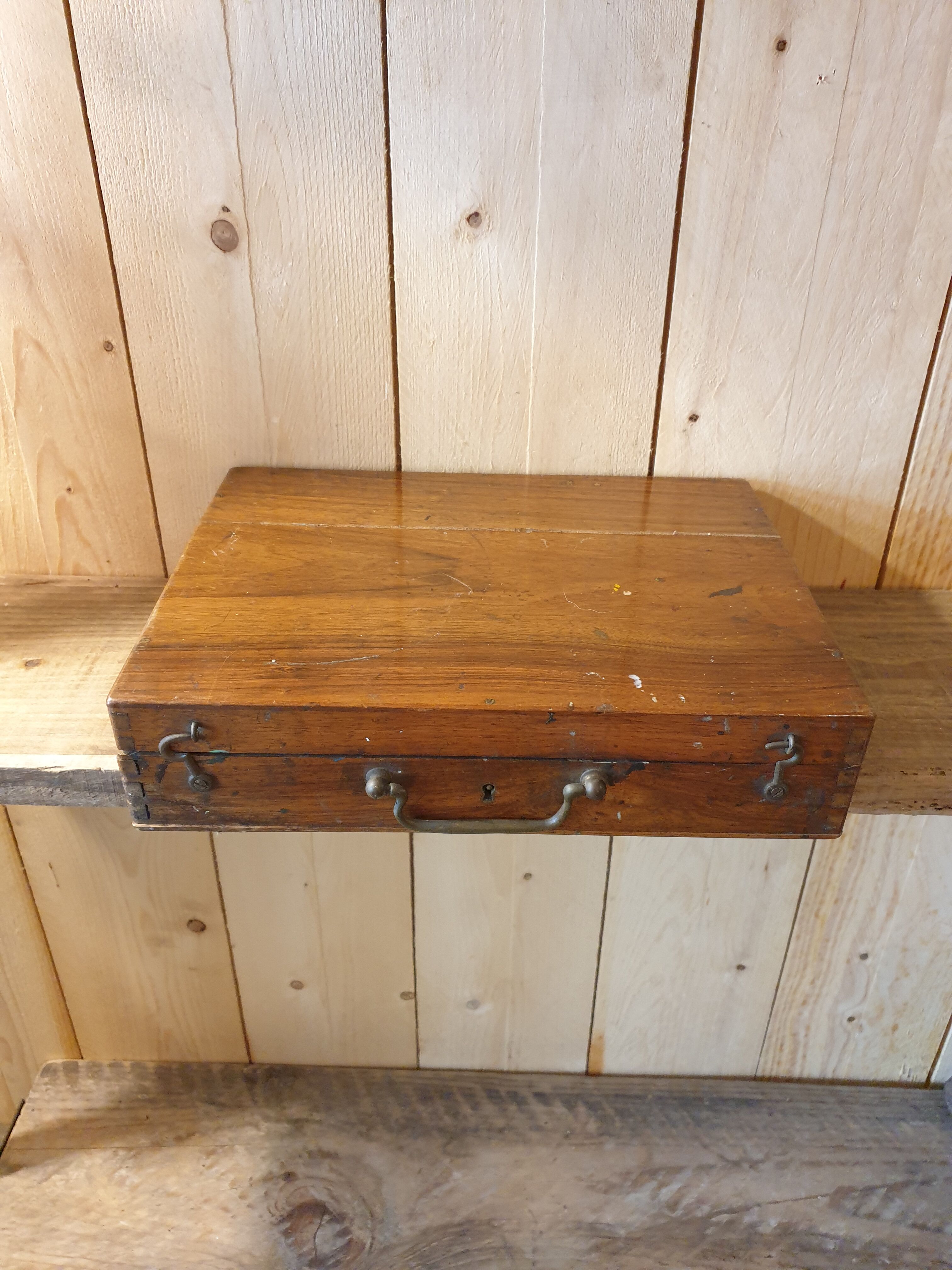 Ancienne boîte à peinture d'artiste