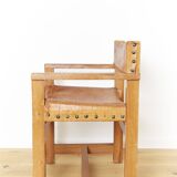 Chaise avec accoudoirs en pin massif et cuir de selle de Biosca