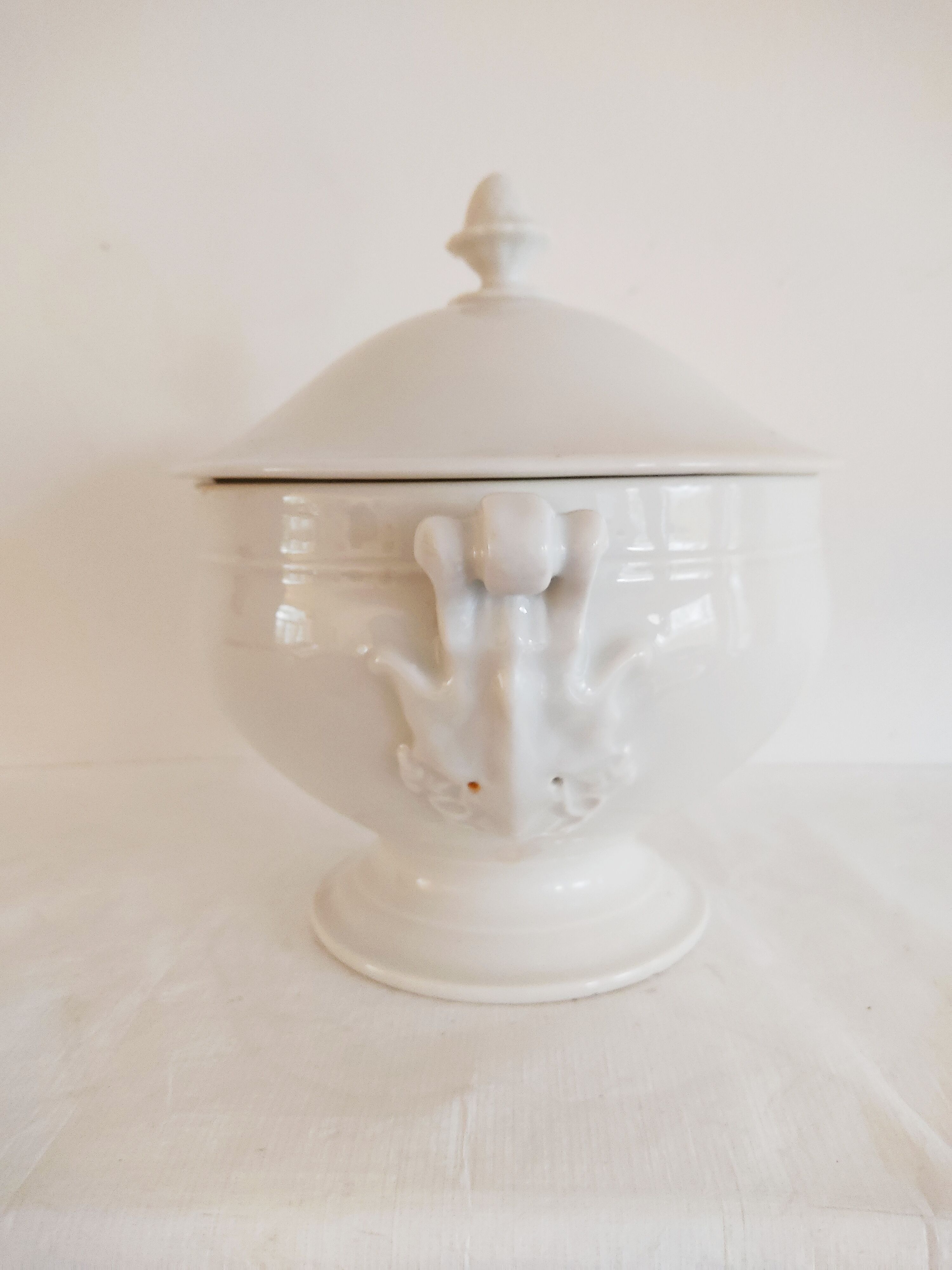 White porcelain soup kitchen, 19th century