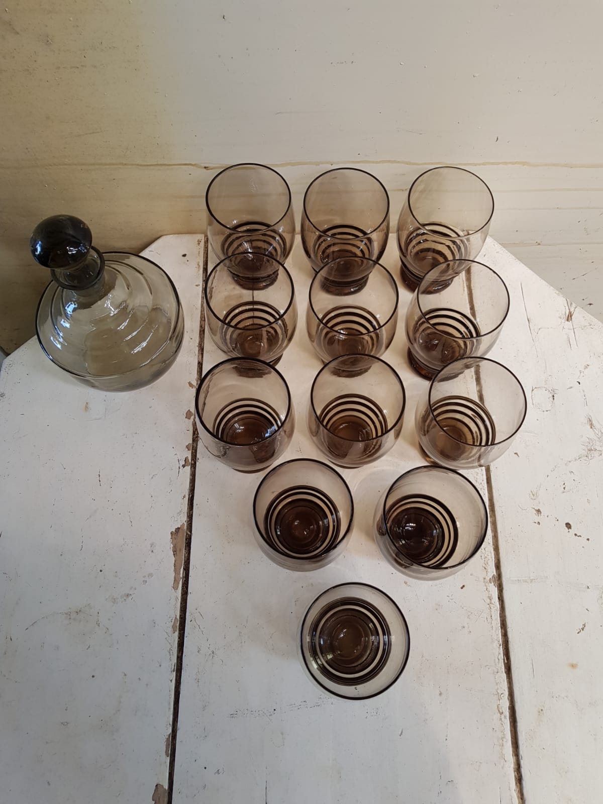 Old deco carafe art service & 12 smoked glass glasses vintage table art