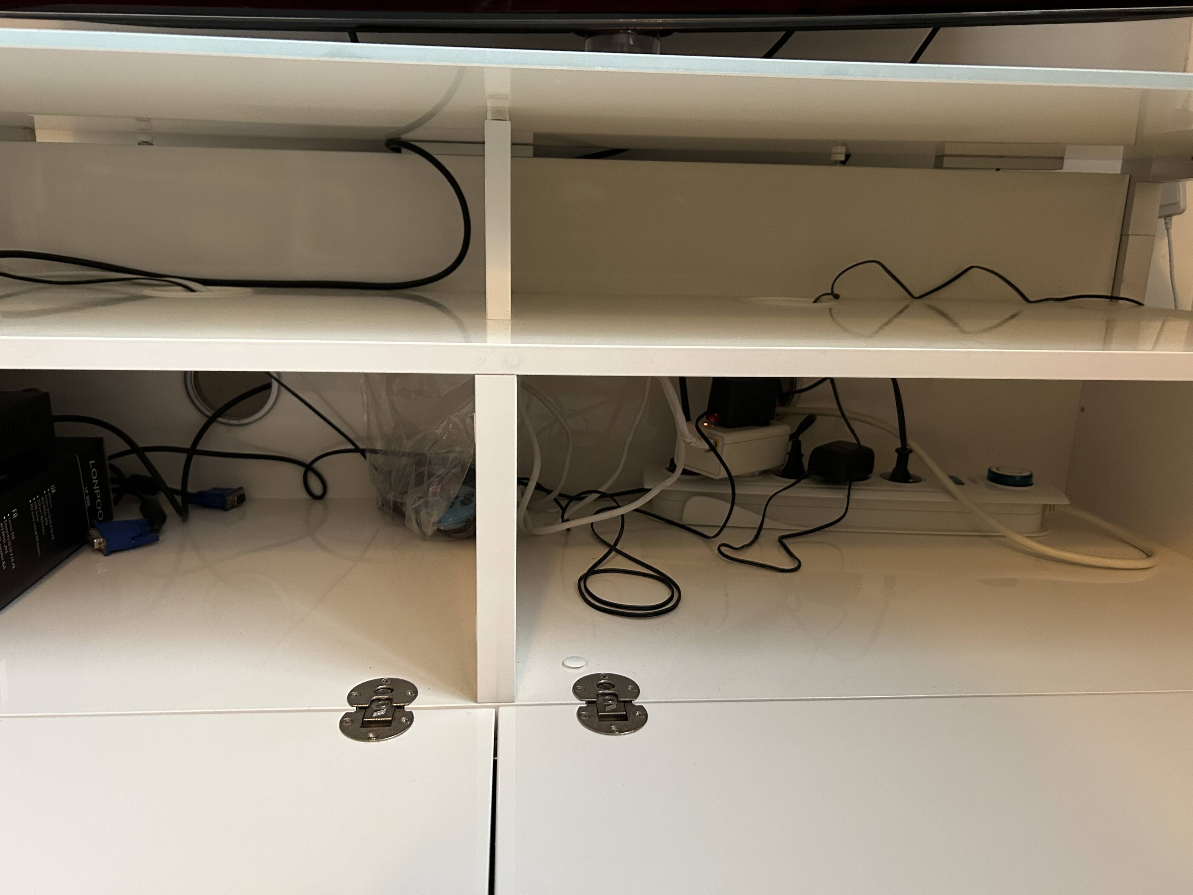 Meuble TV blanc laqué Ligne Roset