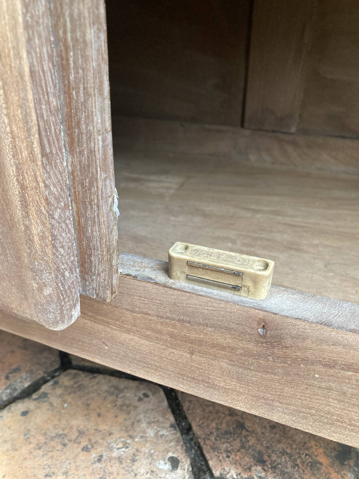 Petit buffet ancien en bois 