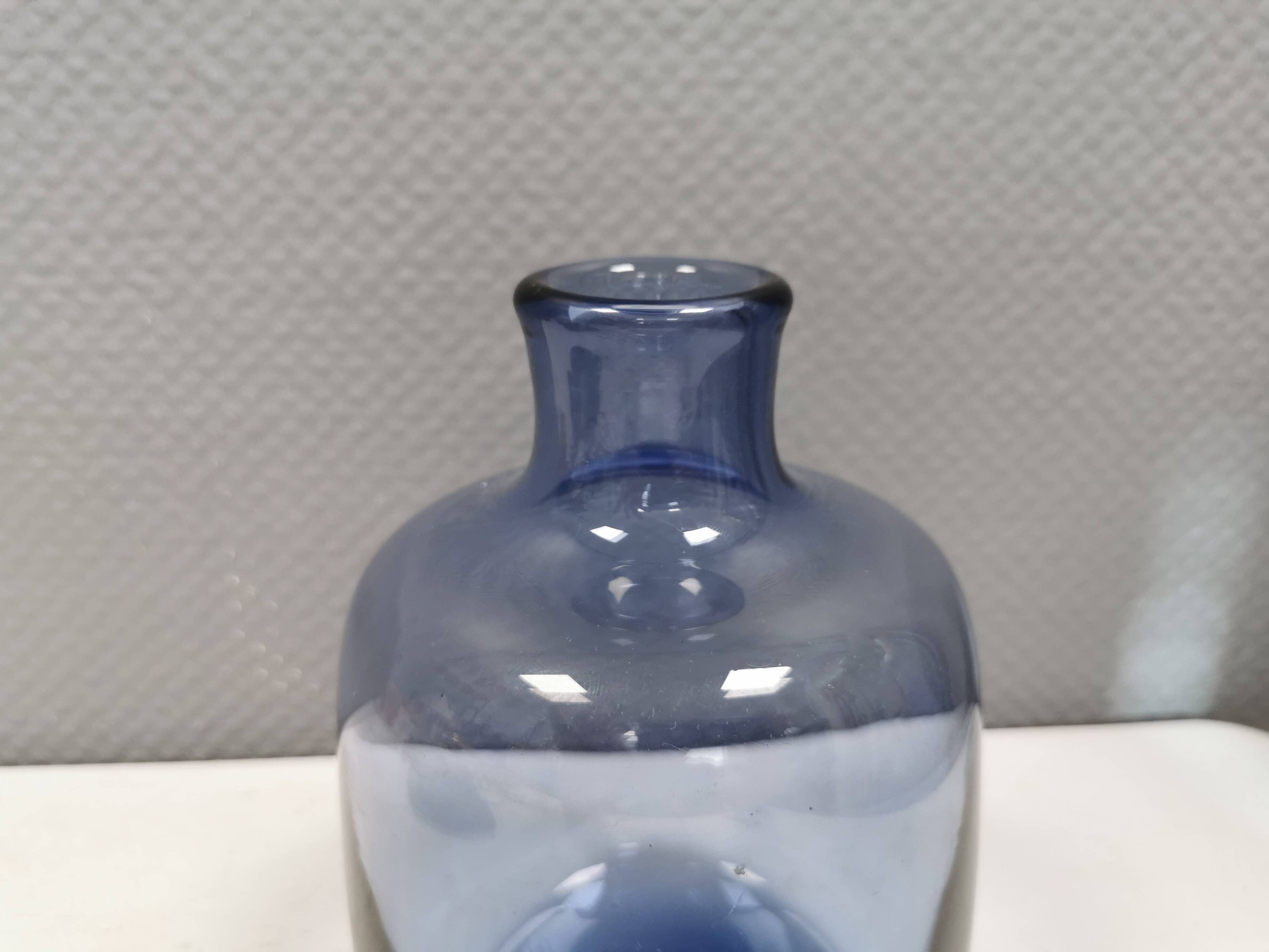 Magnifique et rare vase Safir de Per Lütken pour Holmegaard Danemark 1962.