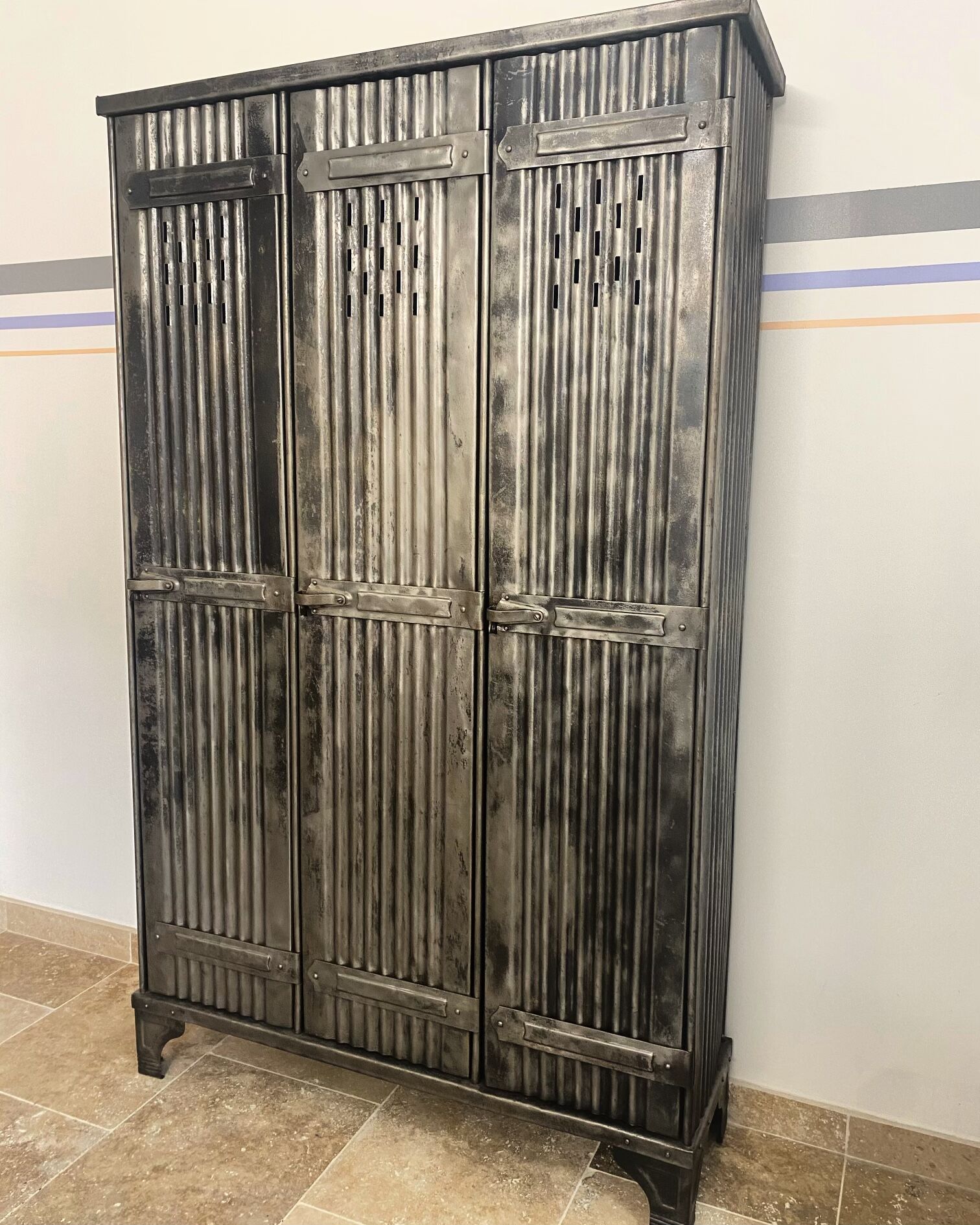 Restored Strafor corrugated iron cloakroom