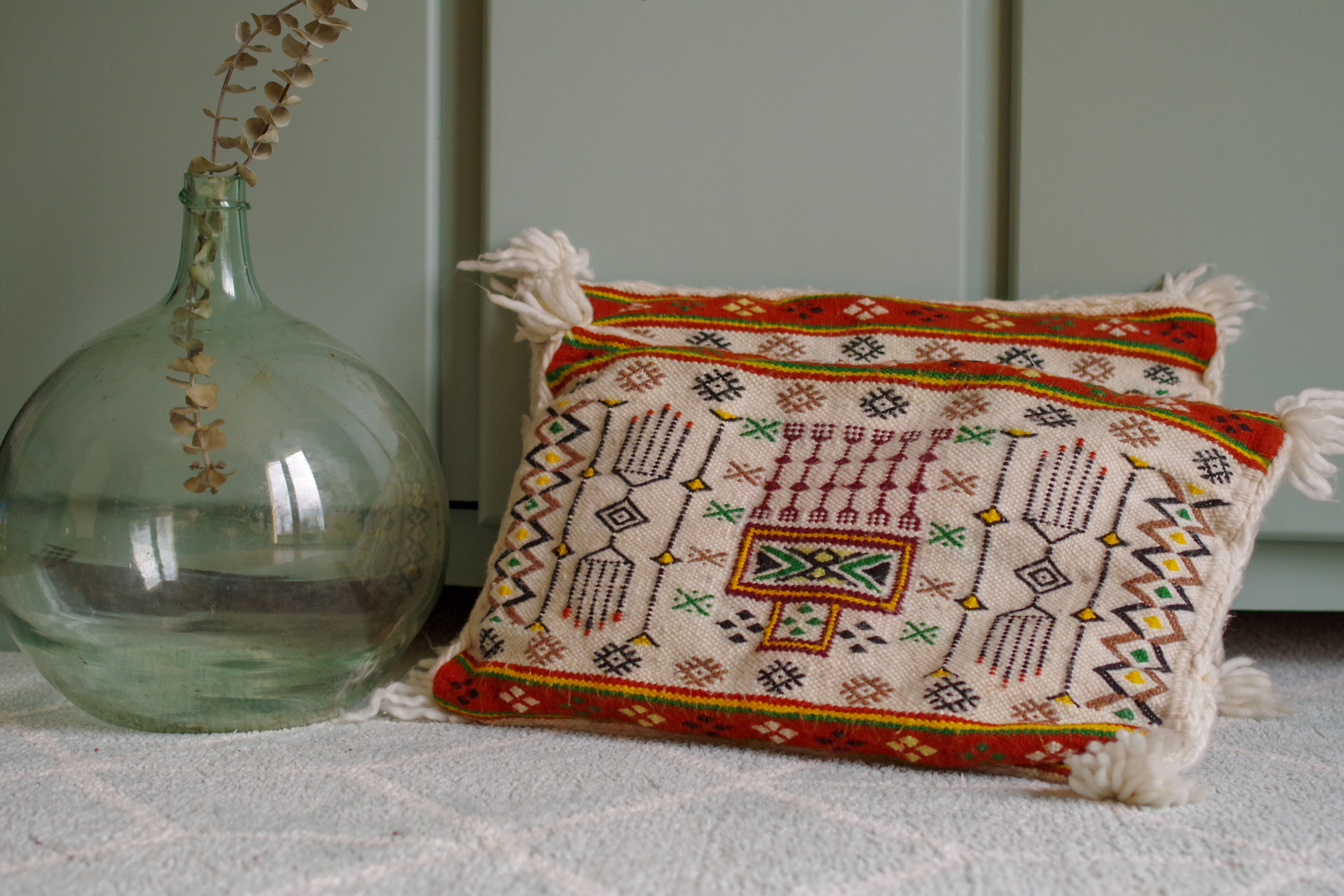 Coussin ancien broderies ethniques 51x34cm