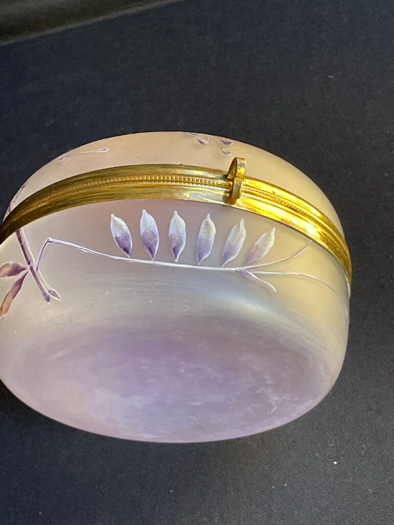 Enamelled candy maker