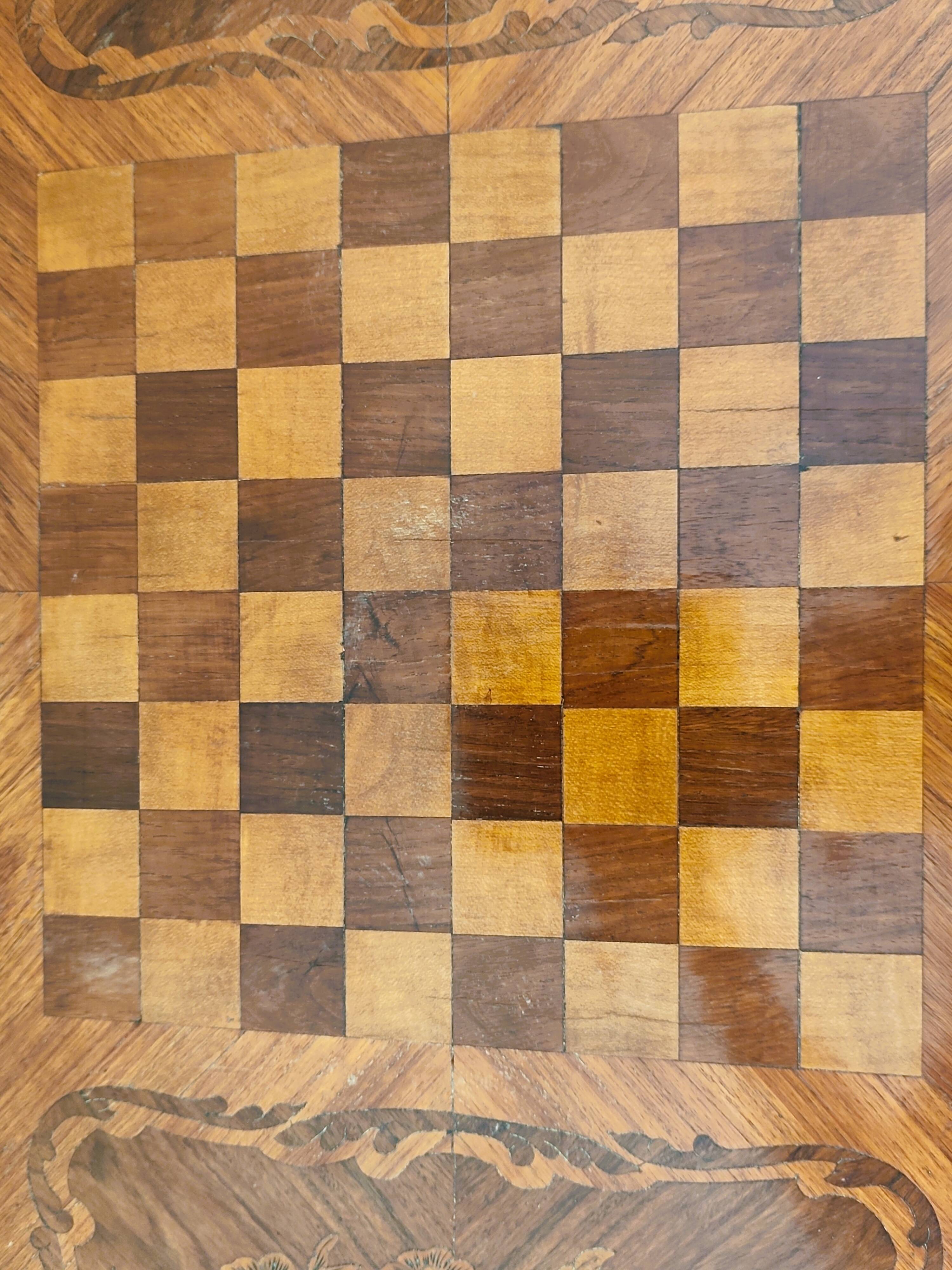 Table de jeux Louis XV en chêne marquetée