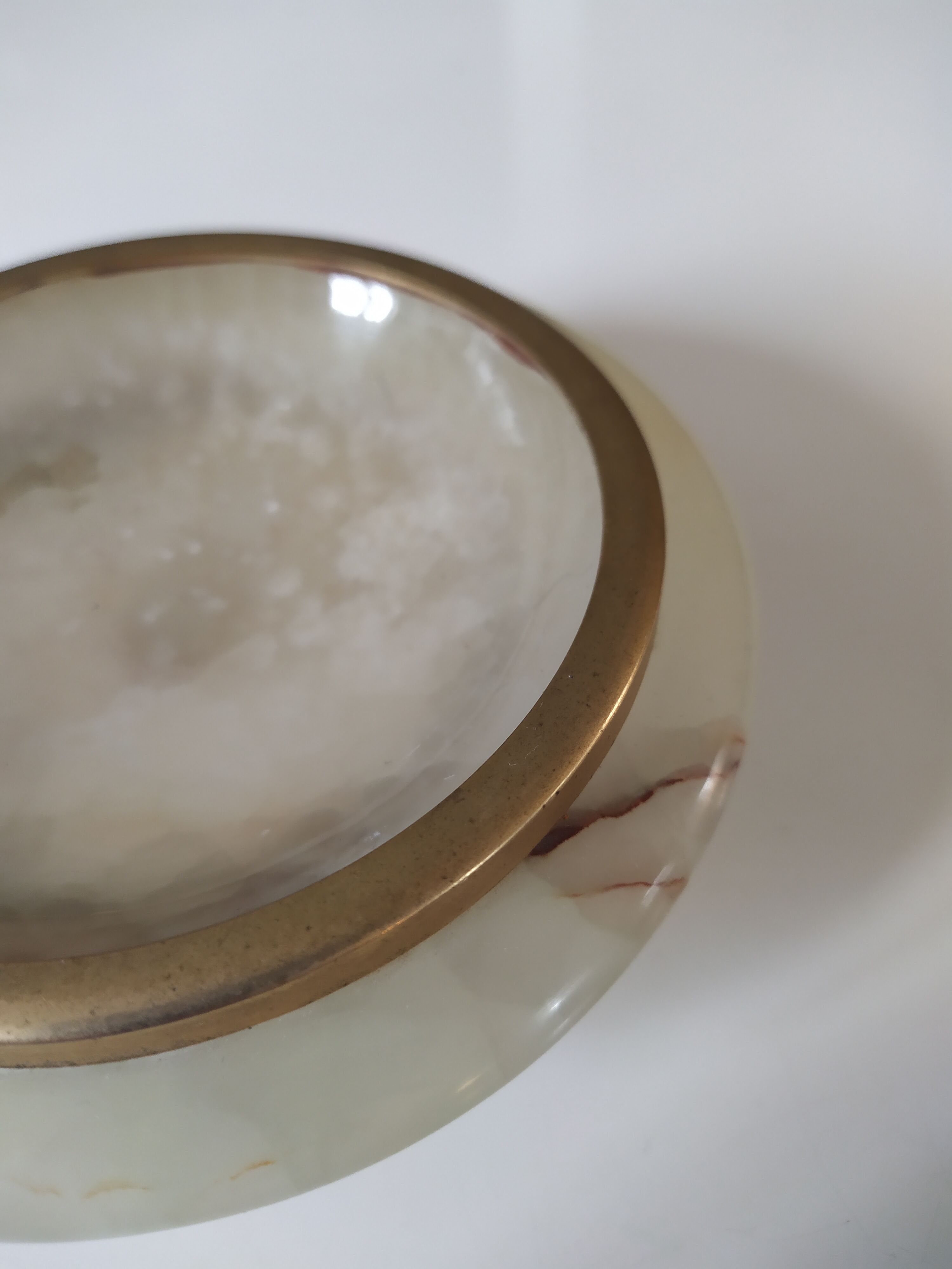 Ashtray in alabaster