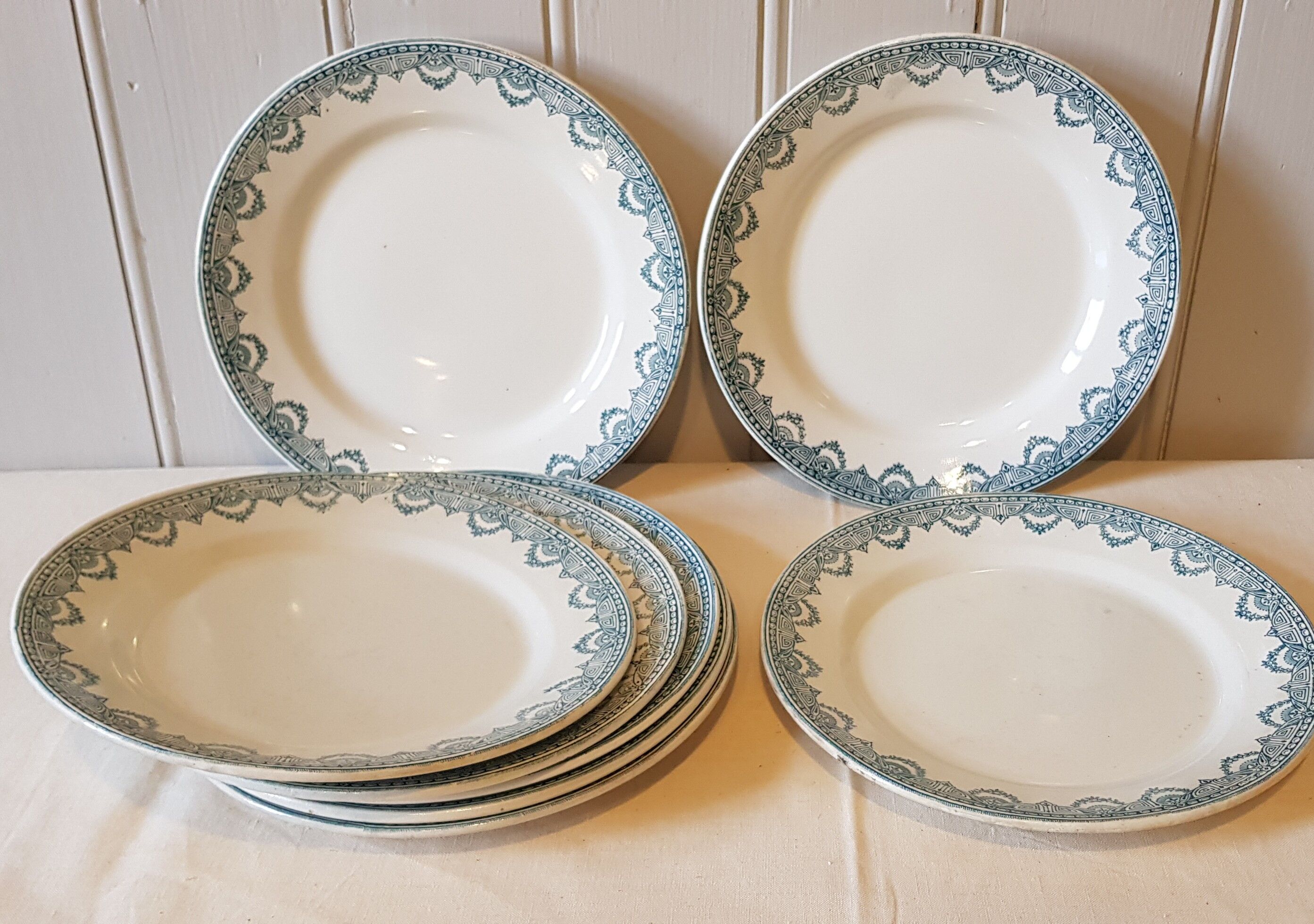 8 flat plates Iron Earth "Recamier"