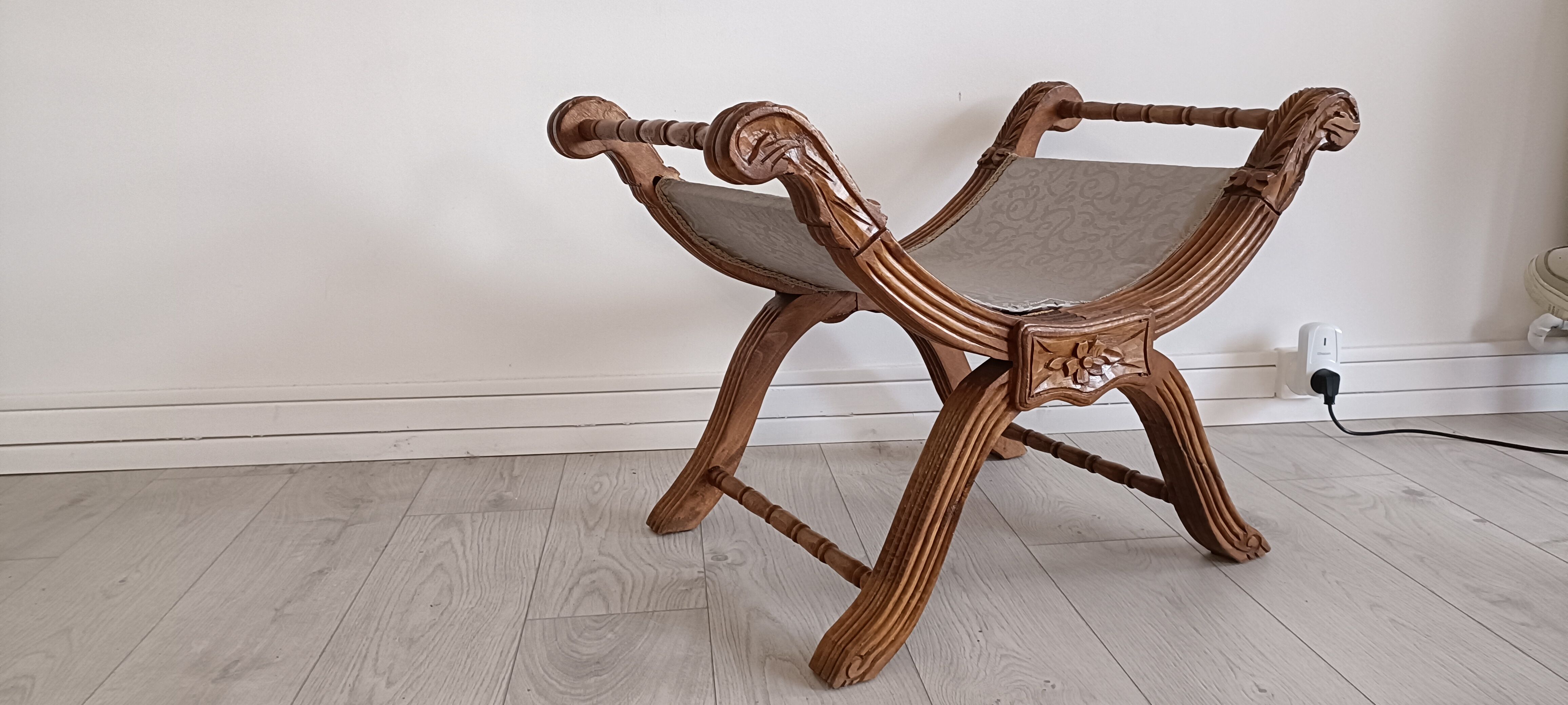 Curule seat, Dagobert