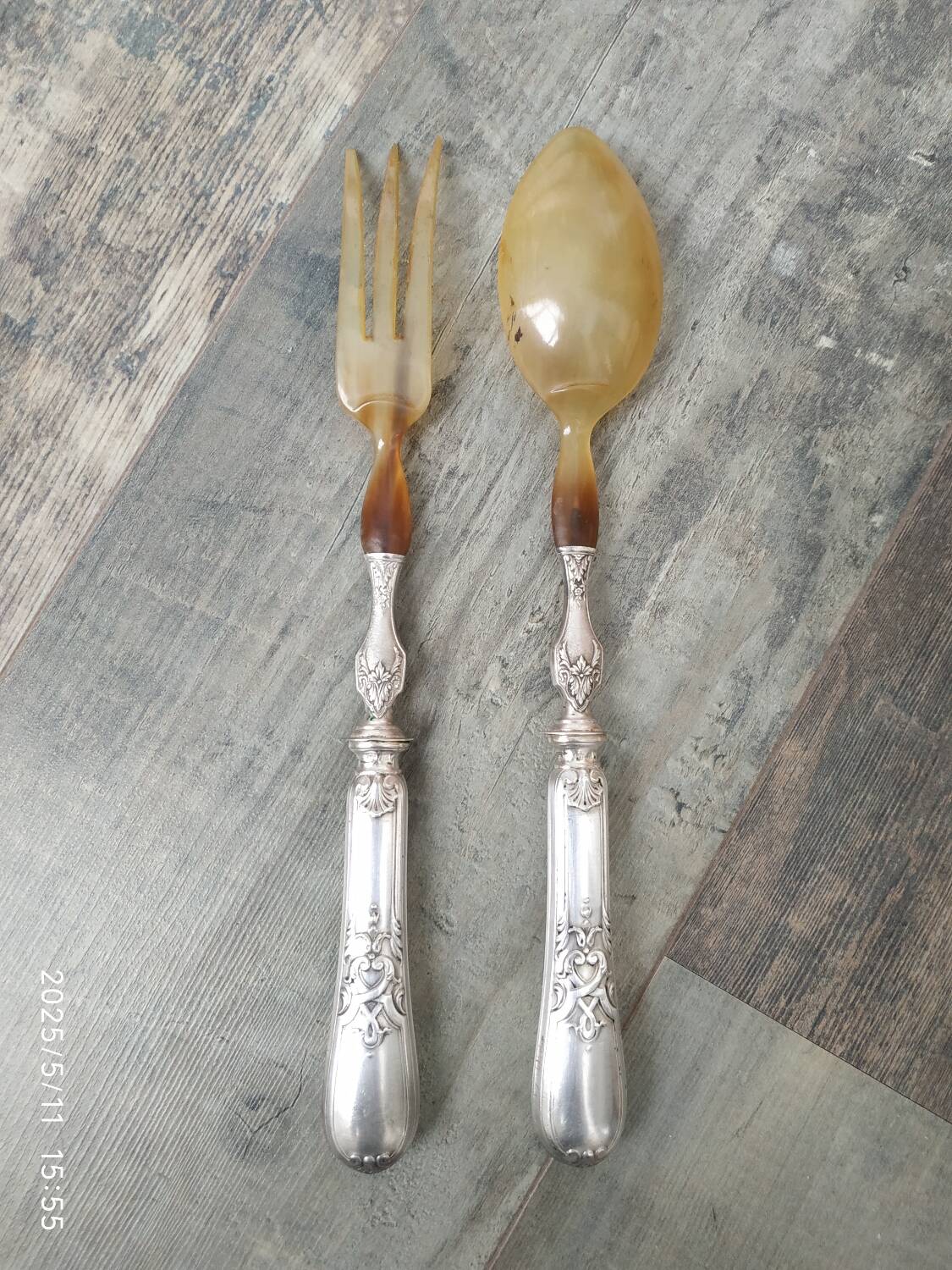 Duo of serving cutlery