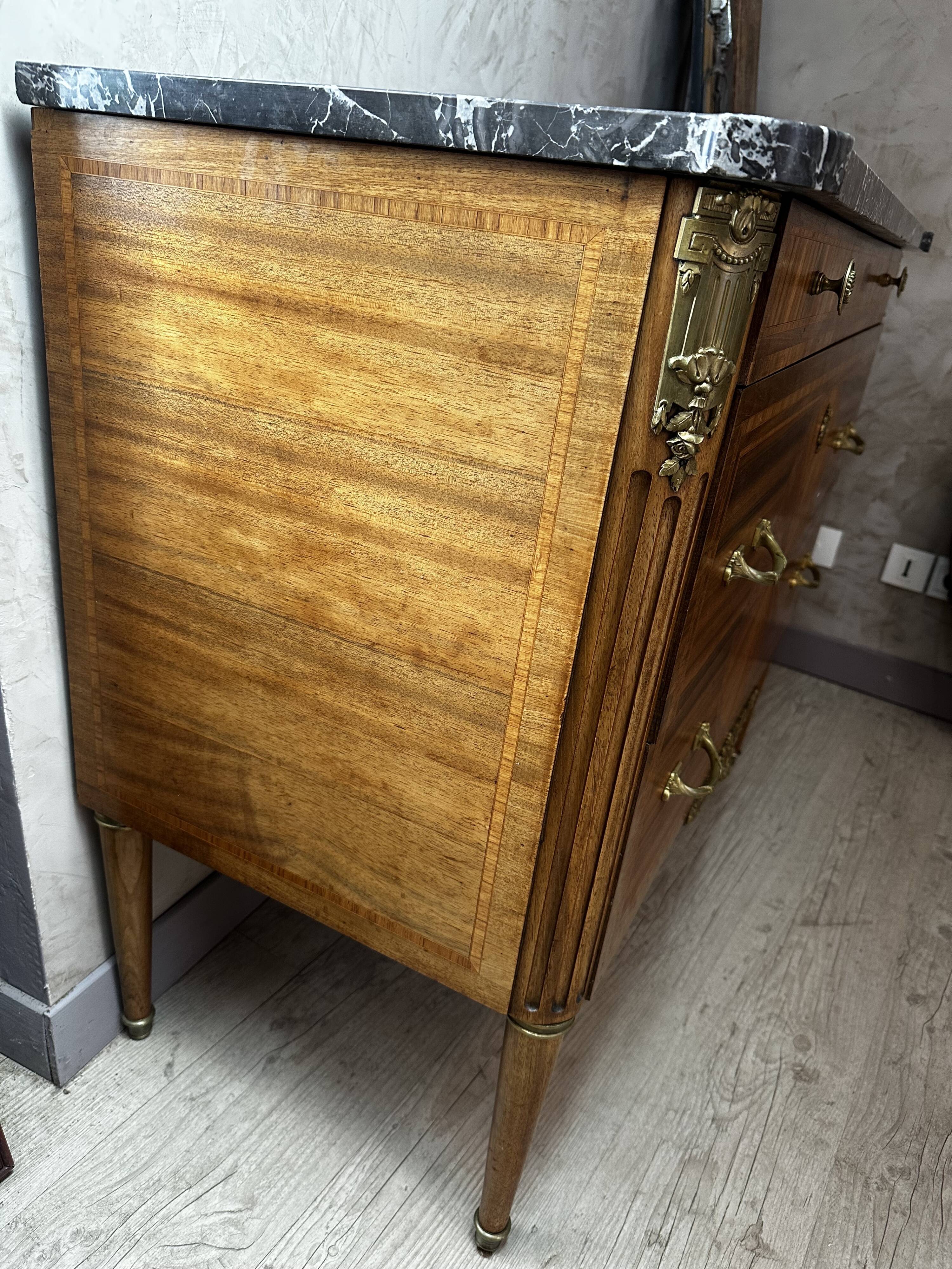 Marquetry chest of drawers