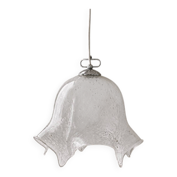Lustre en verre de Murano clair par Leola - Vintage des années 1960 avec abat-jour tacheté et bord ondulé, dessus en chrome.