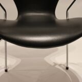 Quatre fauteuils modèle 3207, par Arne Jacobsen, 2006