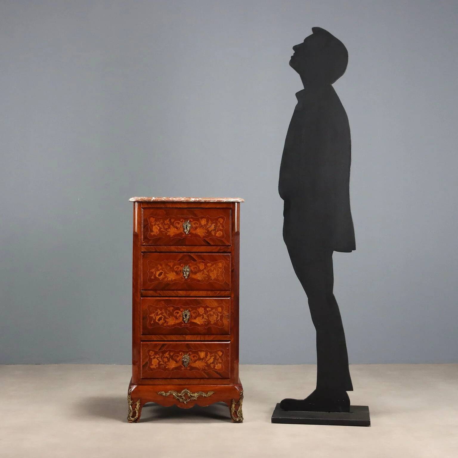 Antique Napoleon III cabinet in violet wood, 19th century.