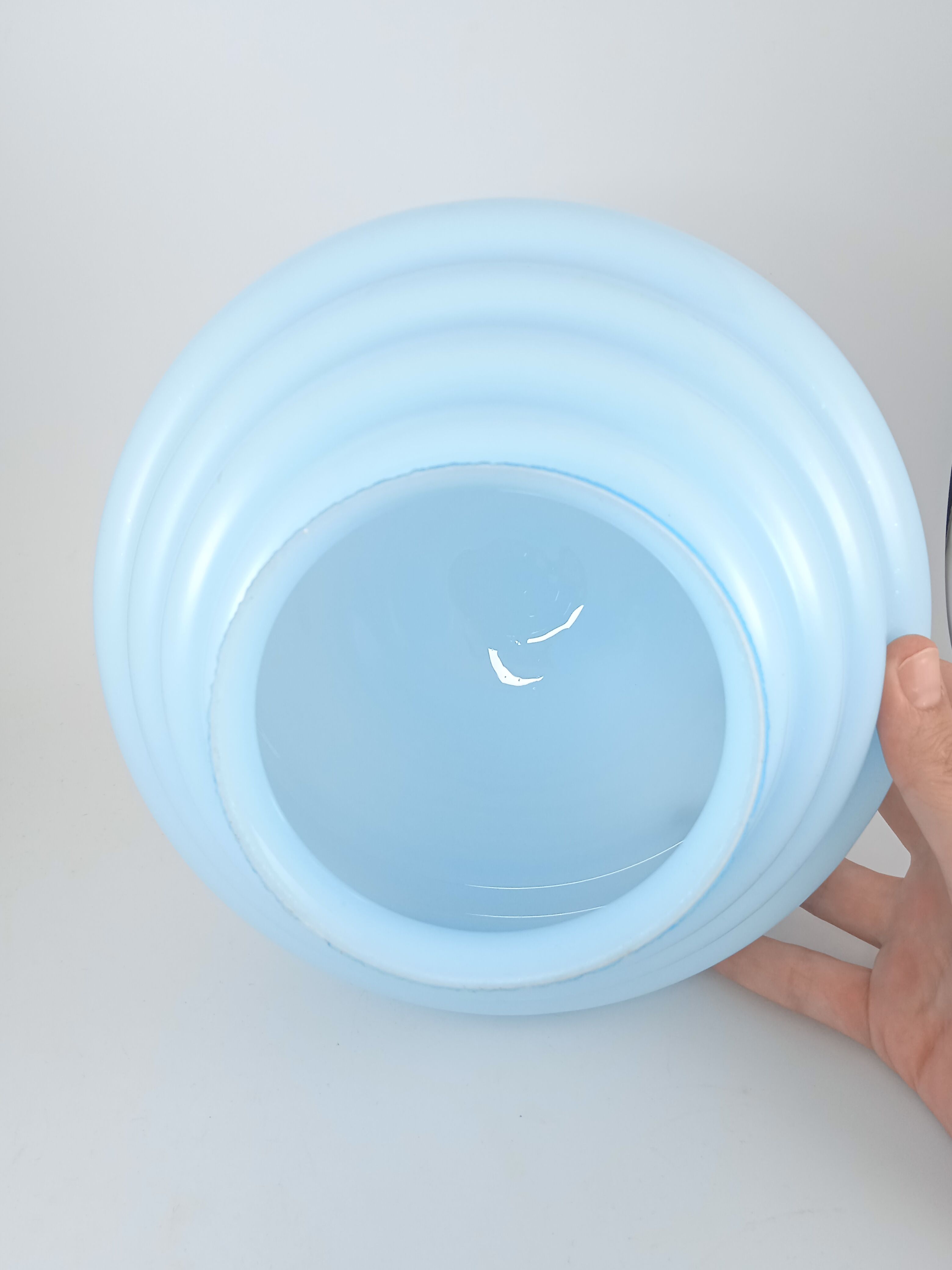 Suspension globe opaline bleu ciel vintage années 60