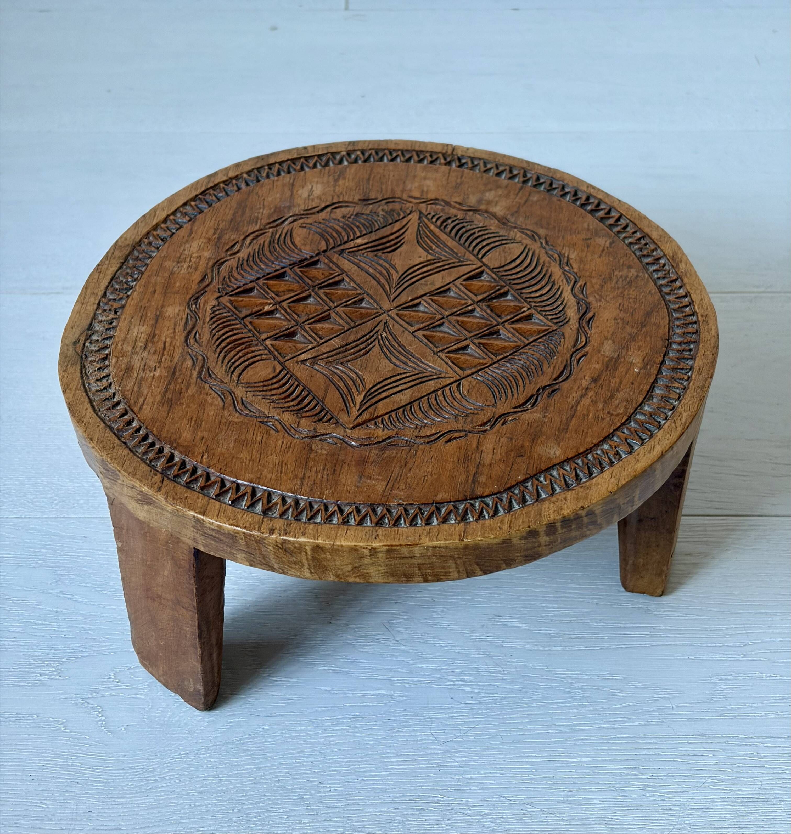 Solid wood monoxyle piece hand-carved.