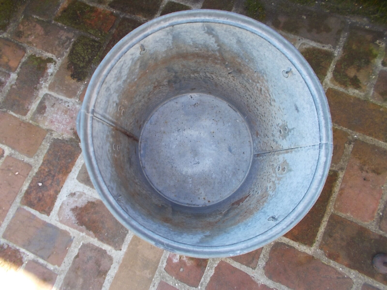 Zinc bucket