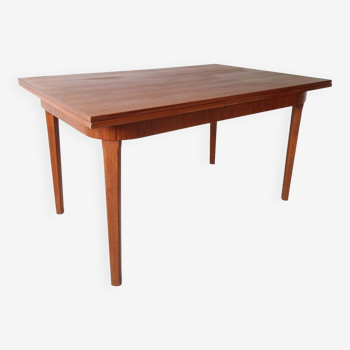 Table scandinave