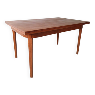 Table scandinave