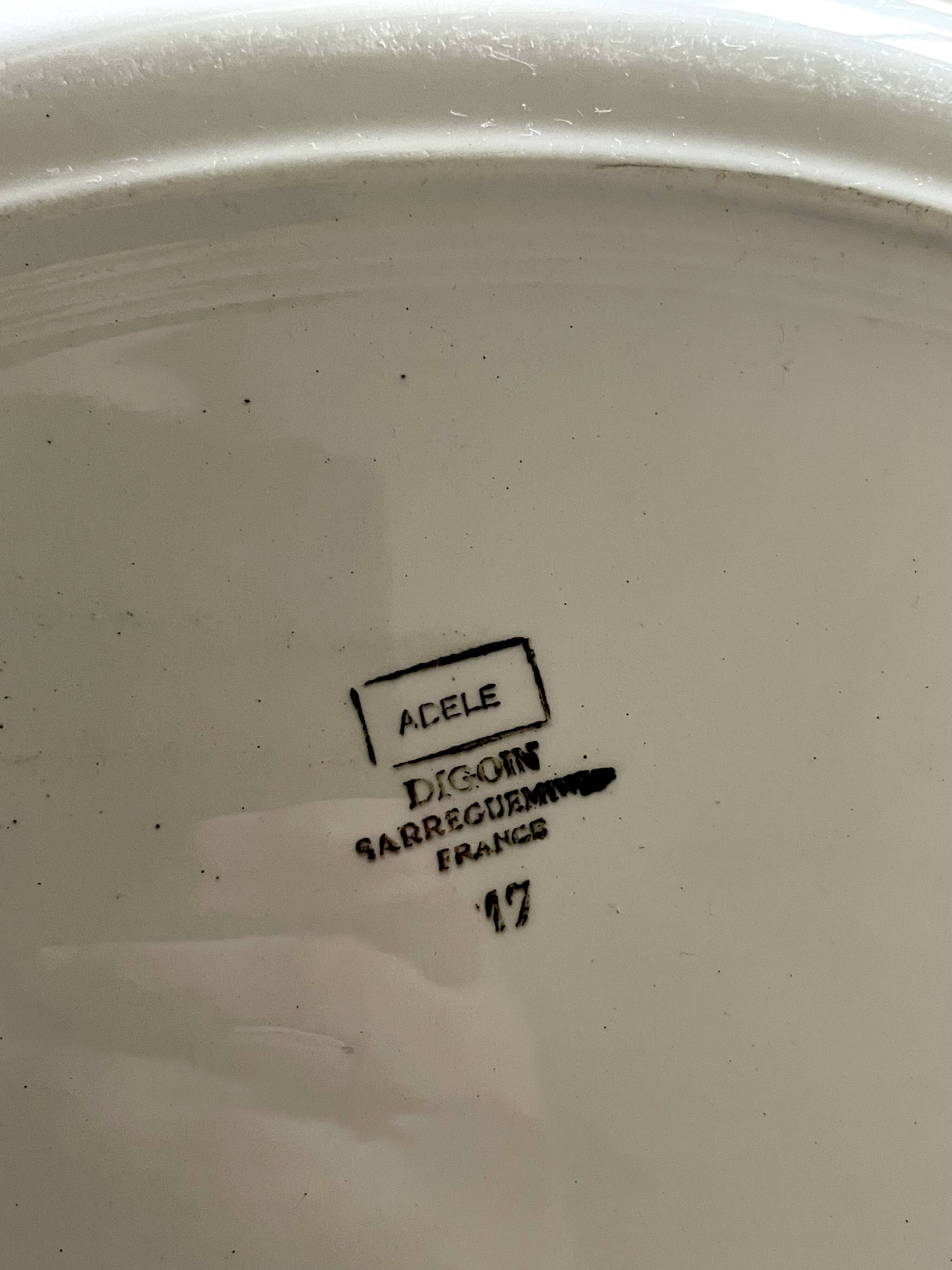 Very nice old dish from Digoin model "Adèle" in good condition.