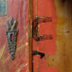 Cabinet d'art populaire en marbre peint