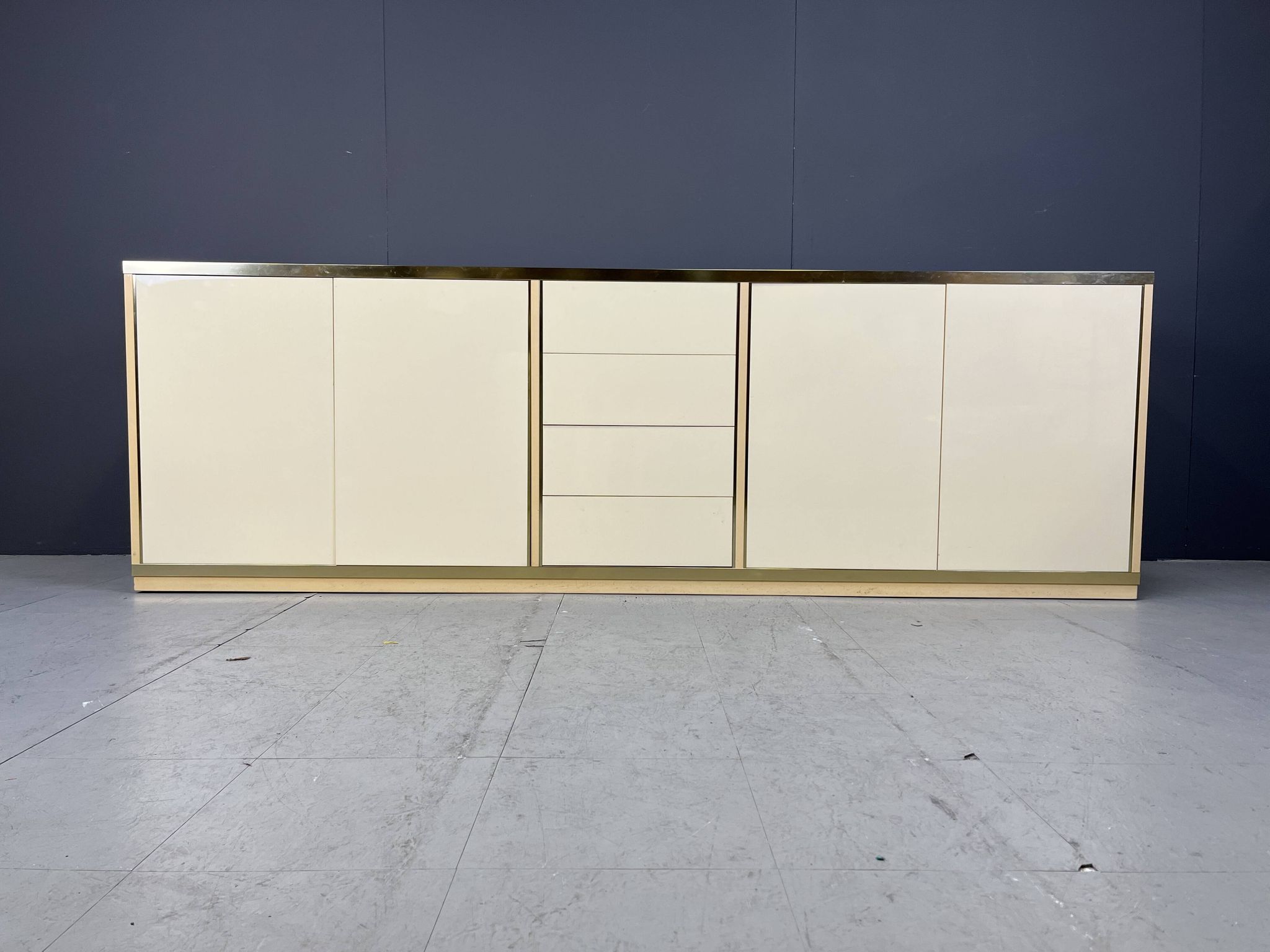 Beige lacquered credenza, 1970s