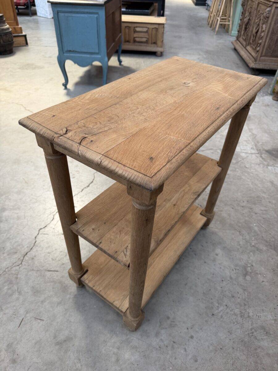 Shelf with 3 oak shelves.