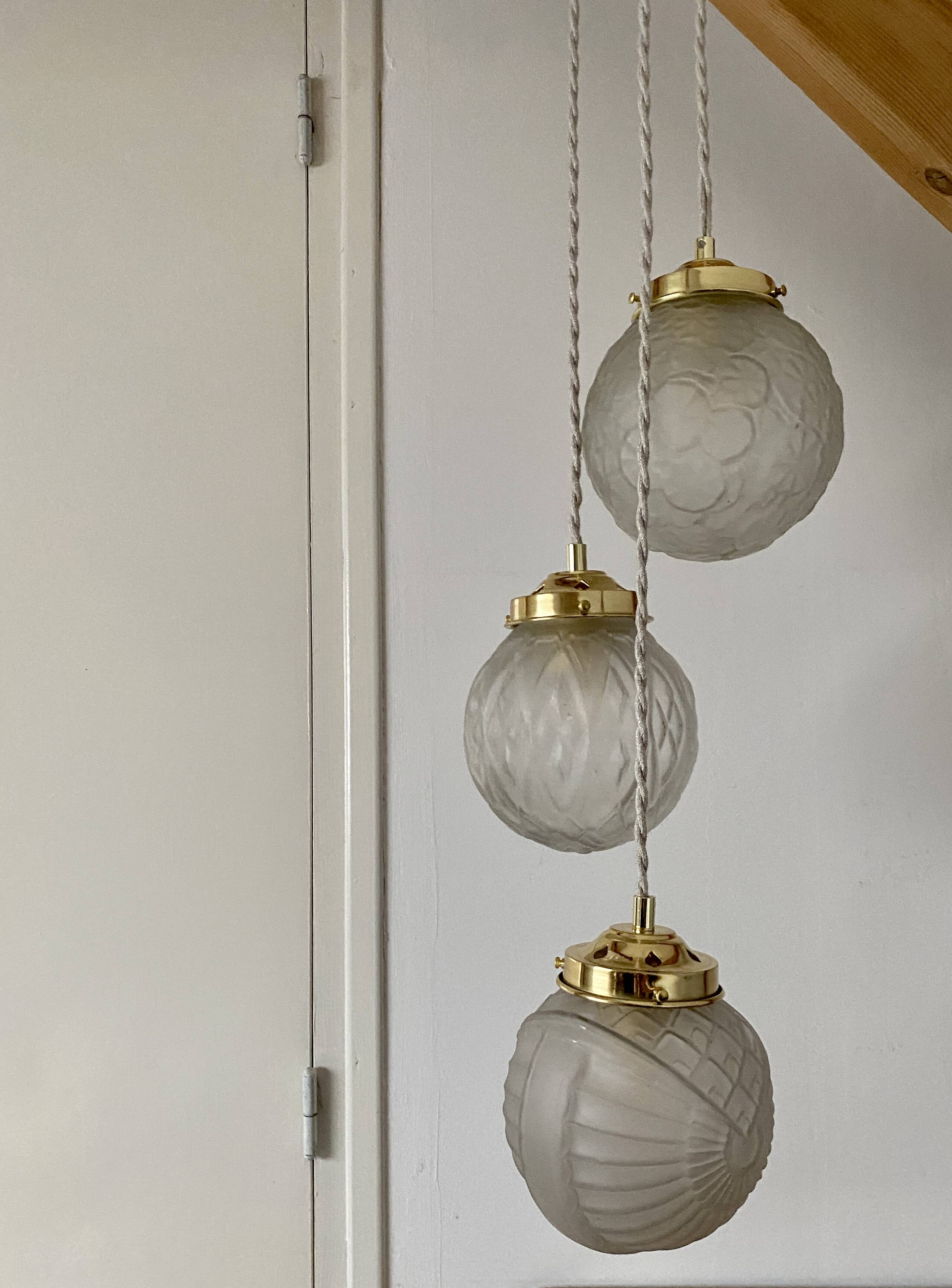 Vintage art deco triple globe waterfall pendant light in frosted glass