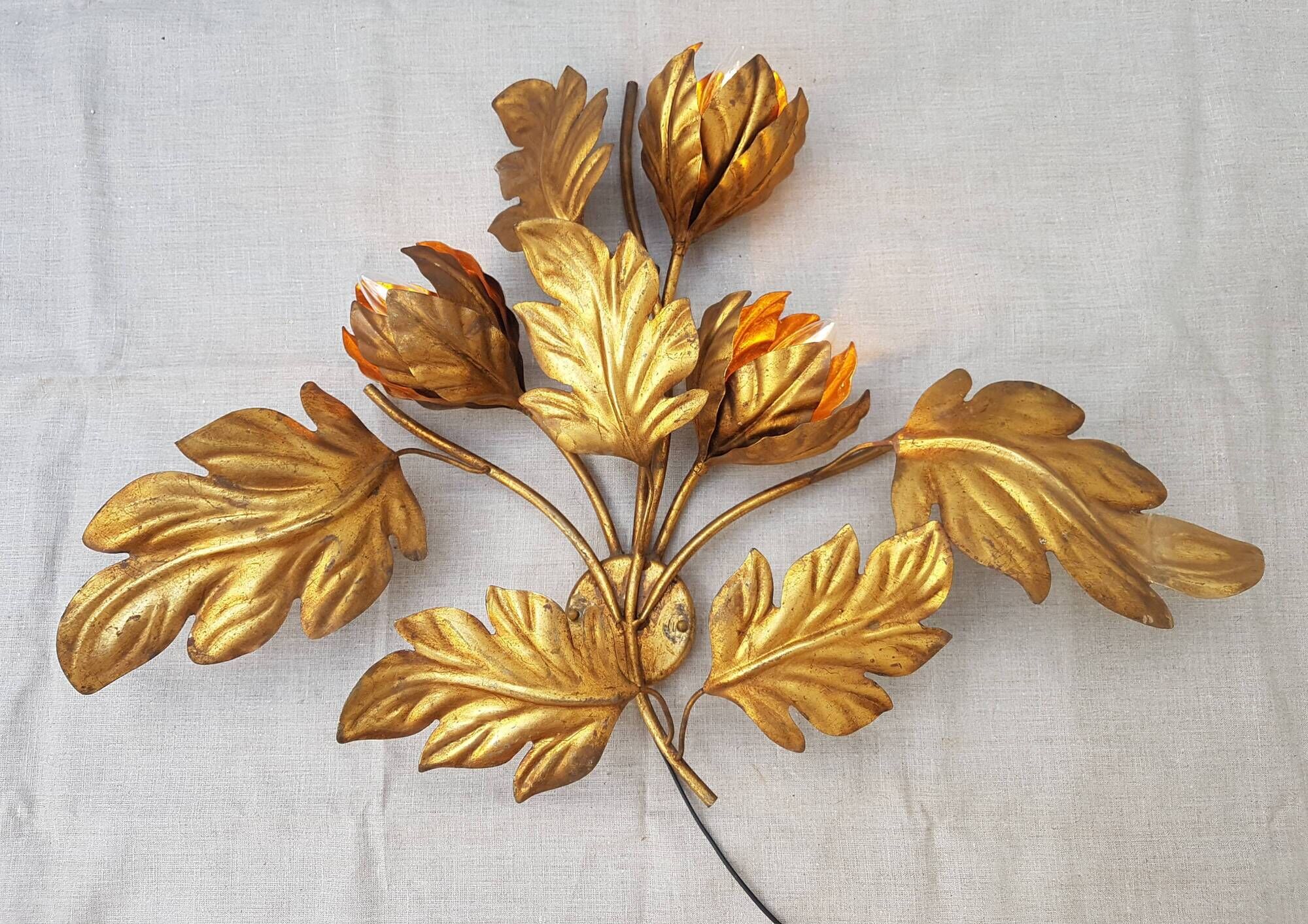Paire d'appliques murales fleur feuillage en métal doré par Hans Kögl, 1970