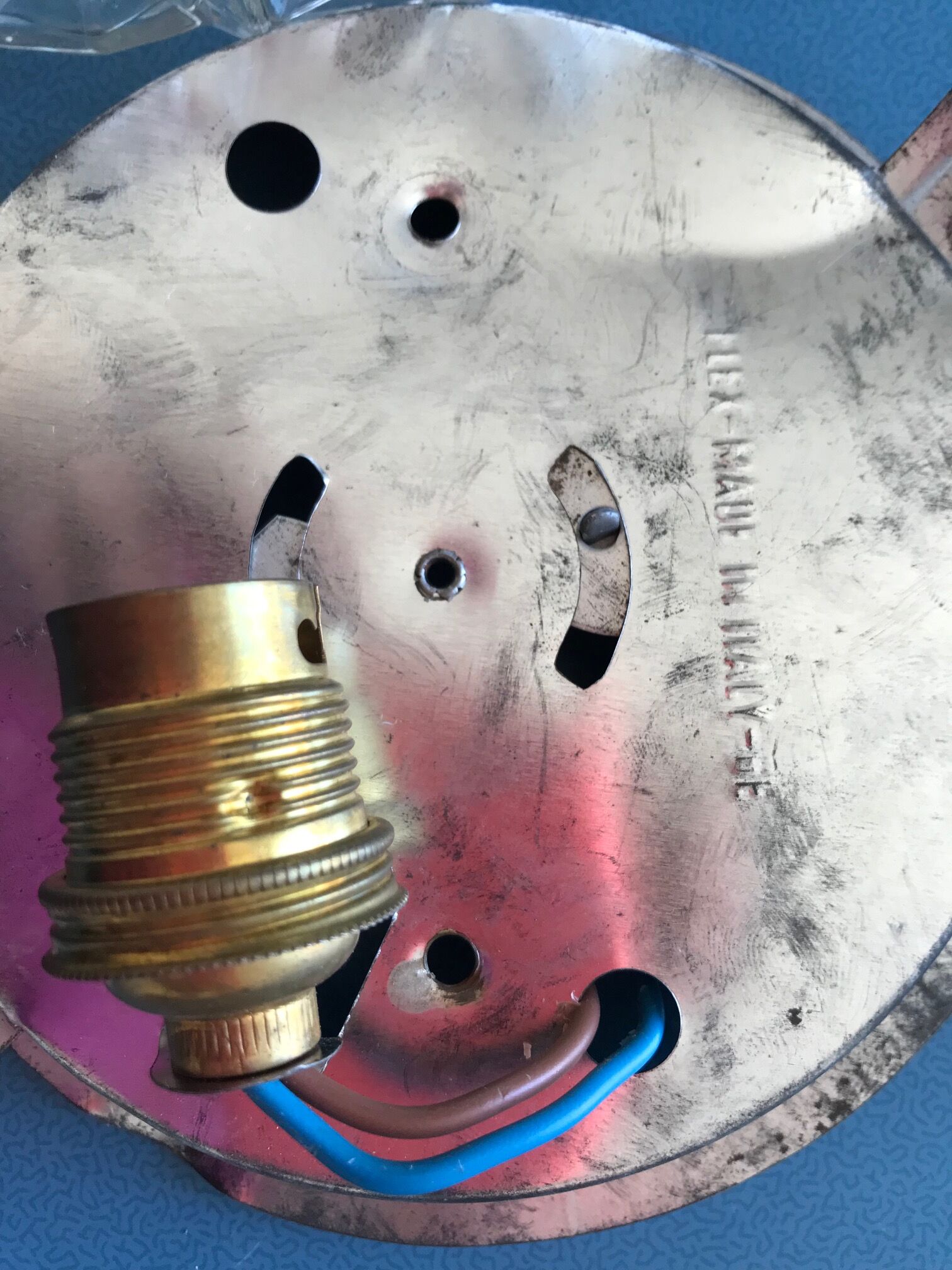 Round ceiling light in chissed glass