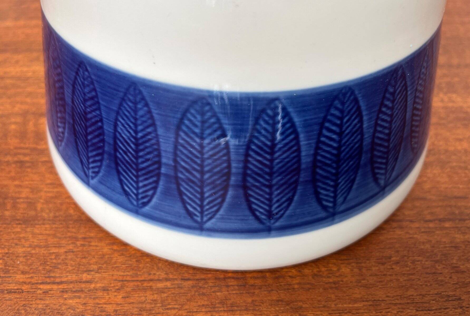Grand Terrine Couvercle de Pot Suédois du Milieu du Siècle Koka Blue Bla par Hertha Bengtson pour Rörstrand, années 1950