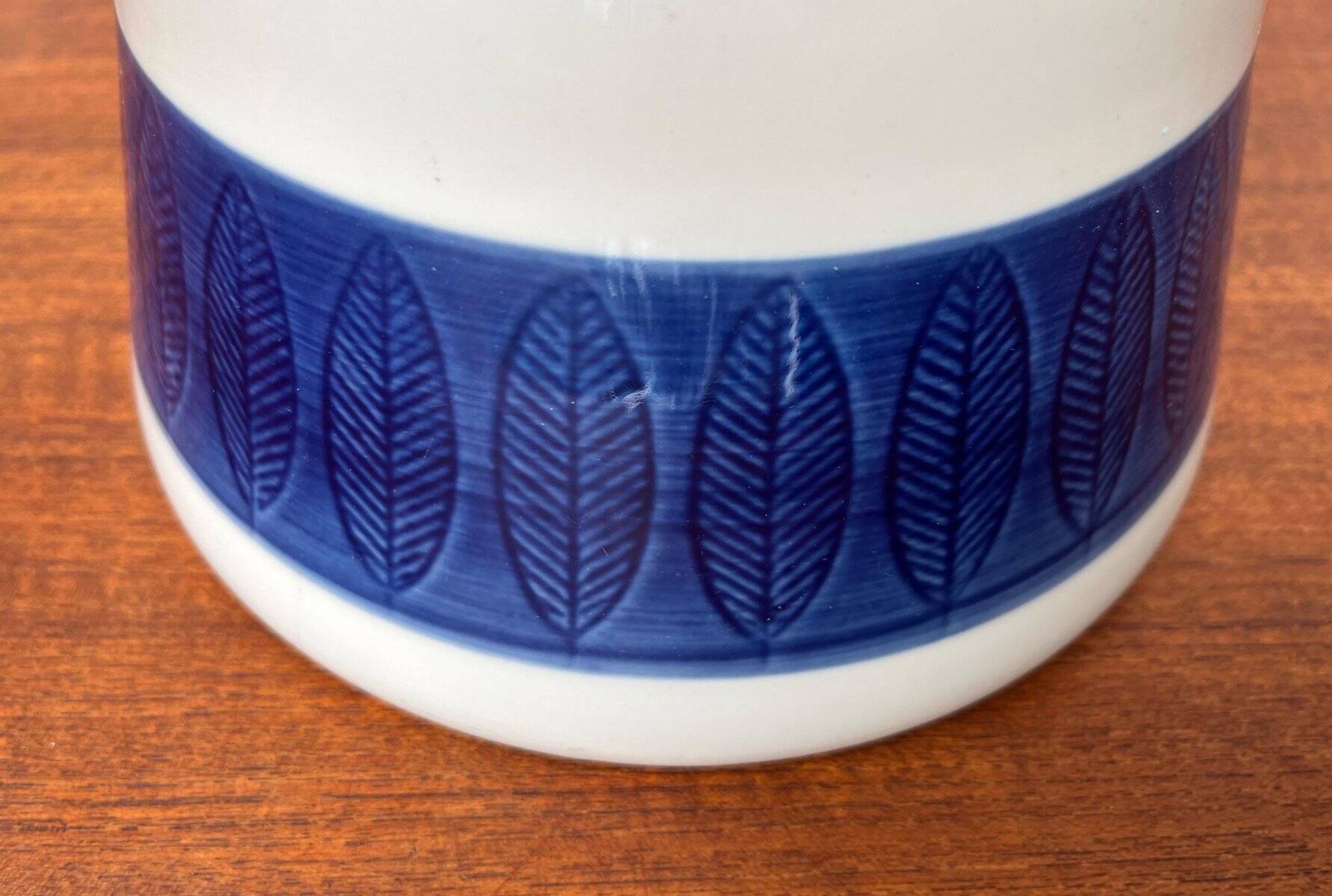 Grand terrine Swedish mid-century pot lid Koka Blue Bla by Hertha Bengtson for Rörstrand, 1950s