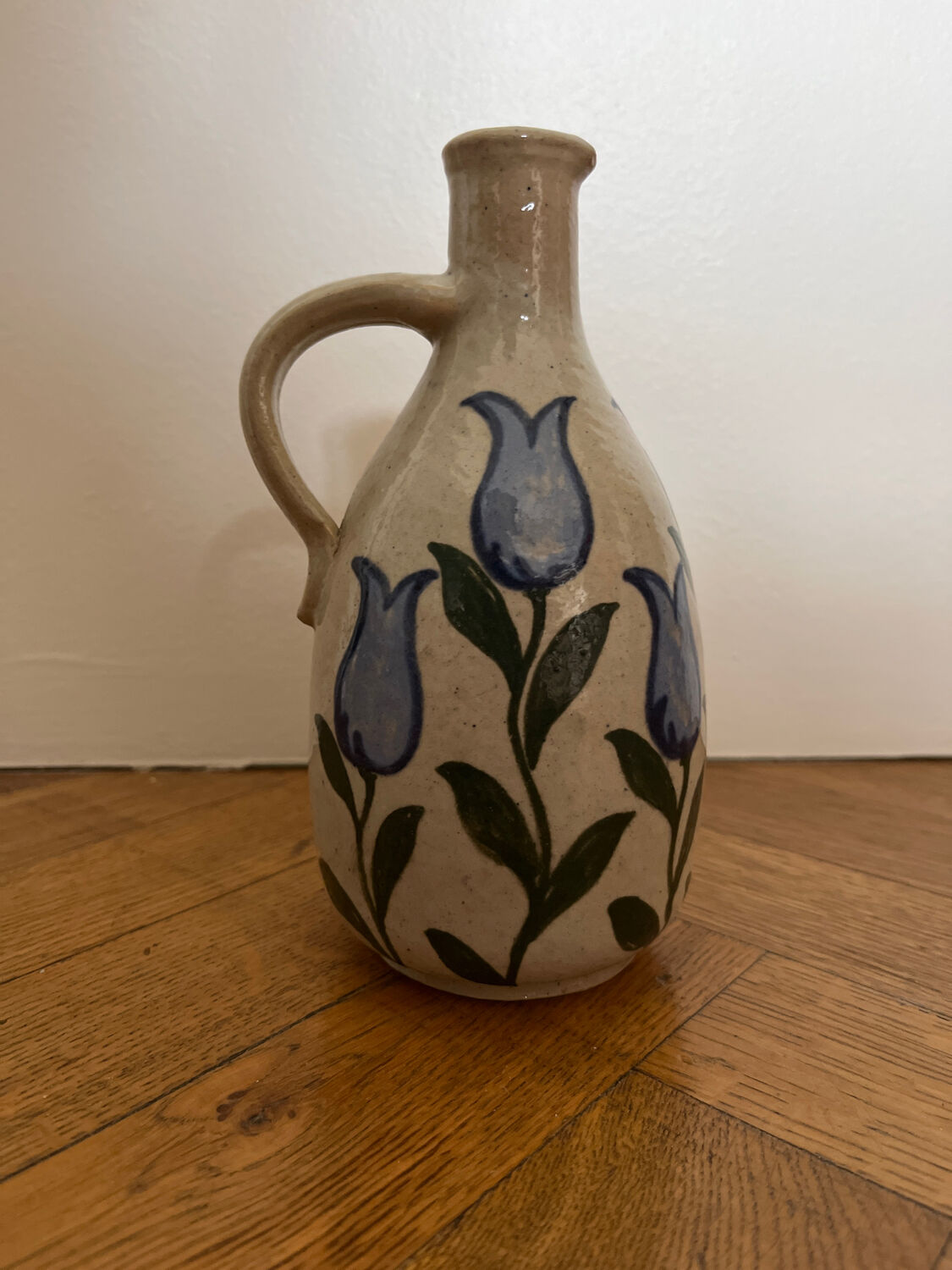 Old pitcher Jean Guarillon