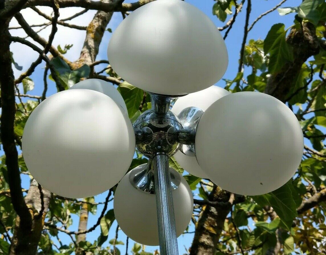 Vintage design lamppost