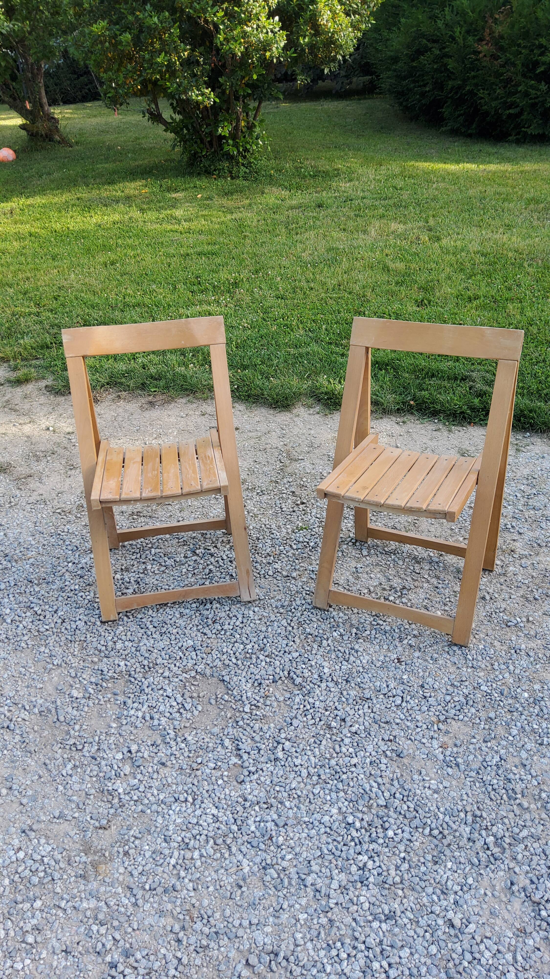 Pair of folding chairs with beech slats from the 70s