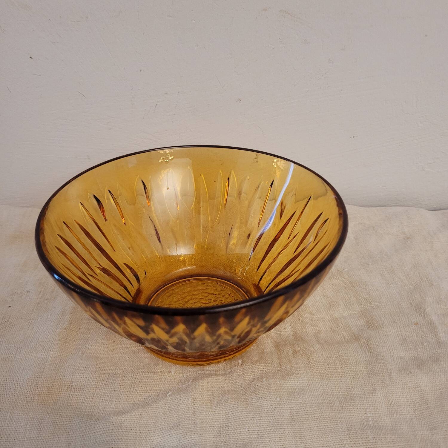 Amber pressed glass bowl with ribbed decoration – 1960s–1970s