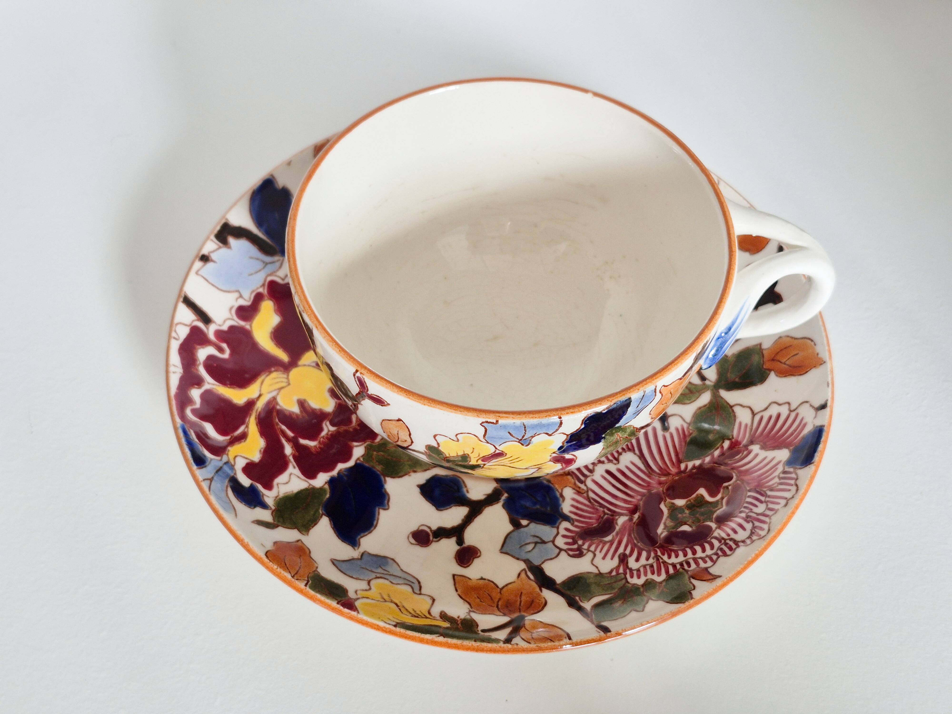 Cups (3) and saucers (6) for coffee in Gien earthenware, "Peonies" pattern.