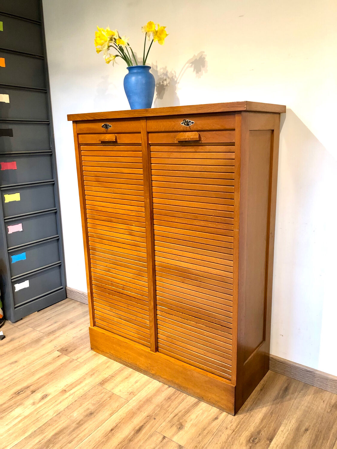 Double curtain folder