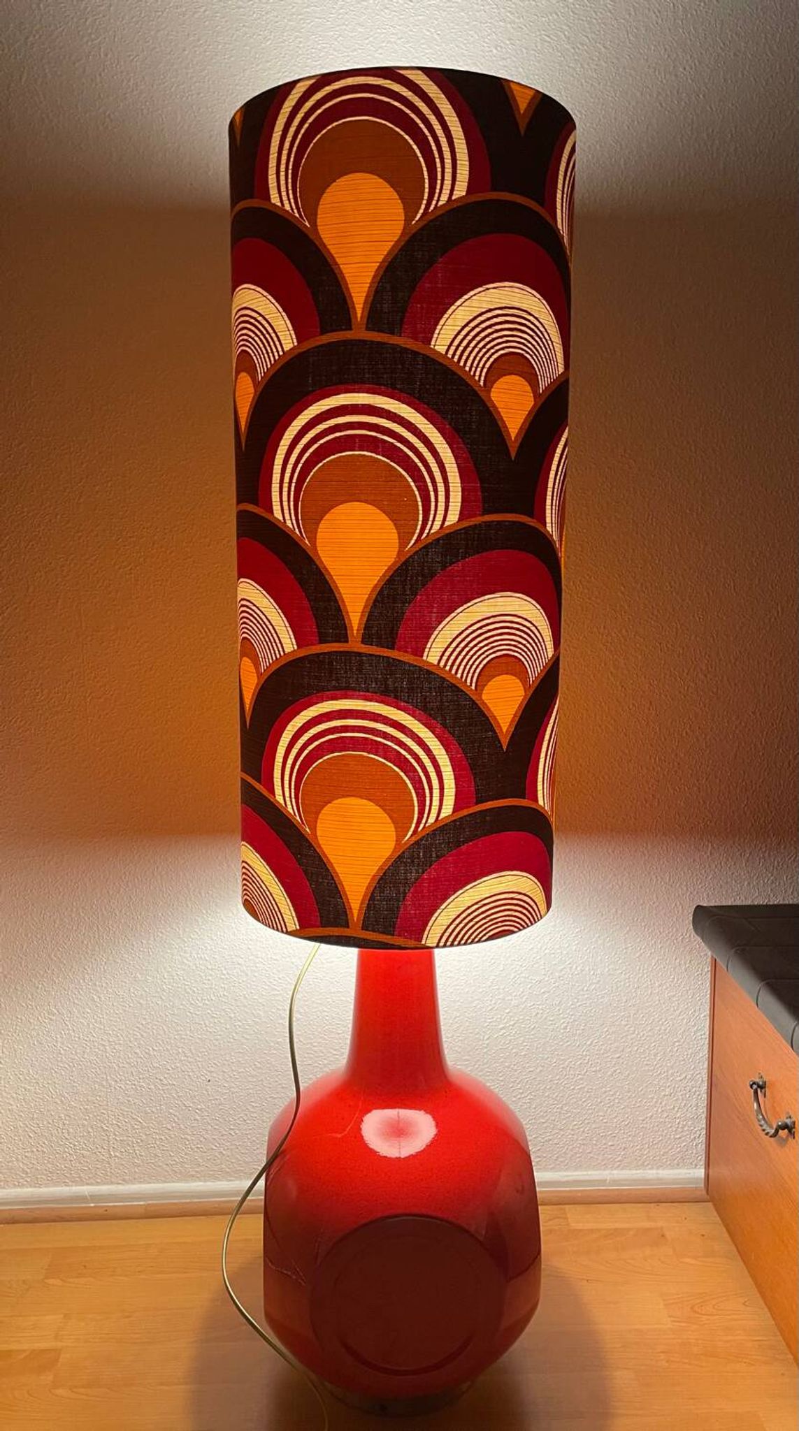 Lampe de sol Saga - céramique rouge et tissu vintage 1970's